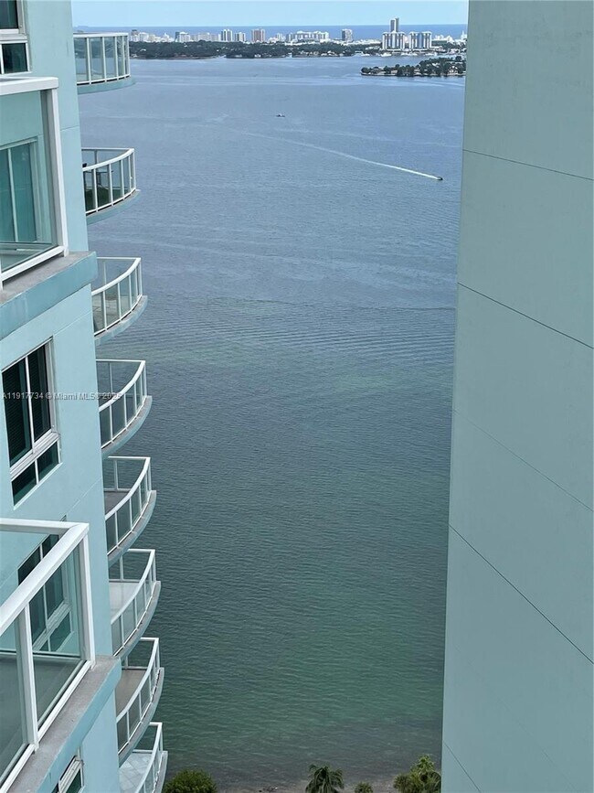 Building Photo - 1900 N Bayshore Dr