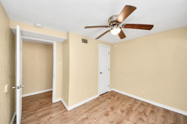 Building Photo - 706 Harris Ave