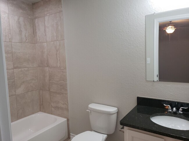 Building Photo - Town home for rent