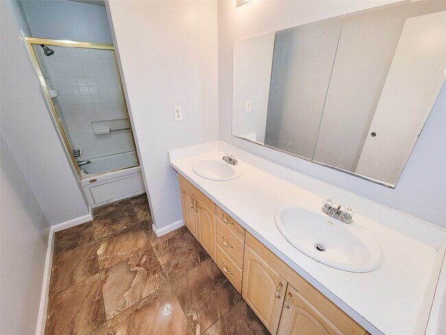 Building Photo - 12934 Ivydale Dr