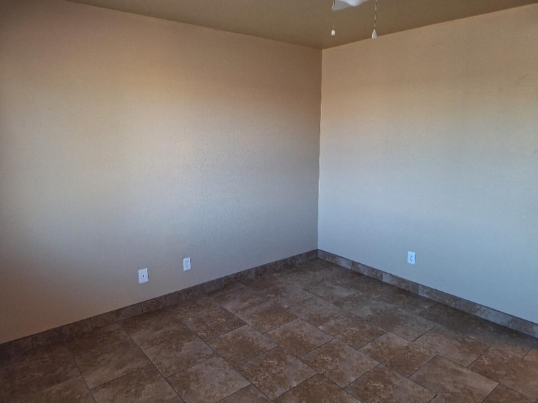 Building Photo - 454 Drake Ct