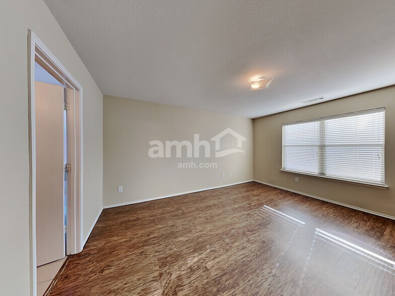 Building Photo - 7232 Lindentree Ln