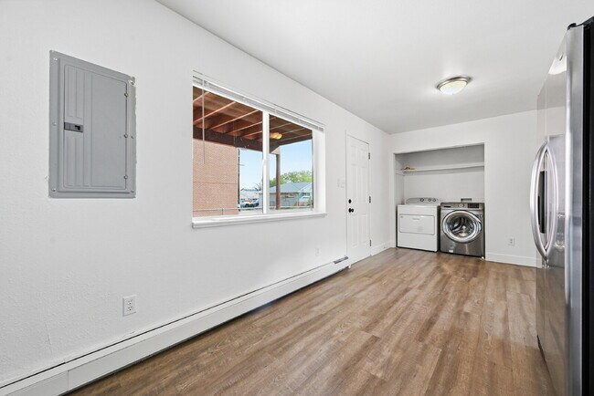 Building Photo - $1,495.95 2-bed, 1-bath, located in Denver with a washer and dryer.