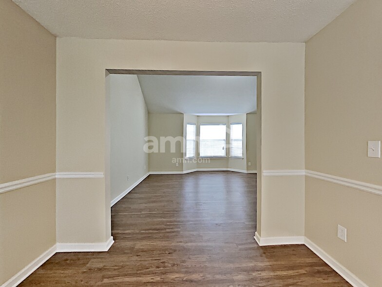 Building Photo - 716 Fletcher Dr