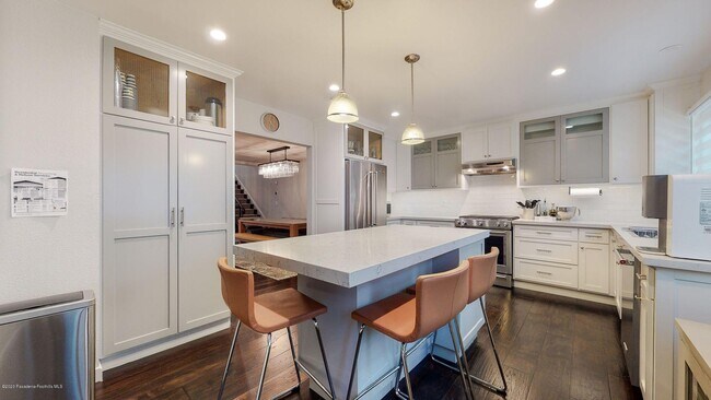 Building Photo - 360 S Orange Grove Blvd