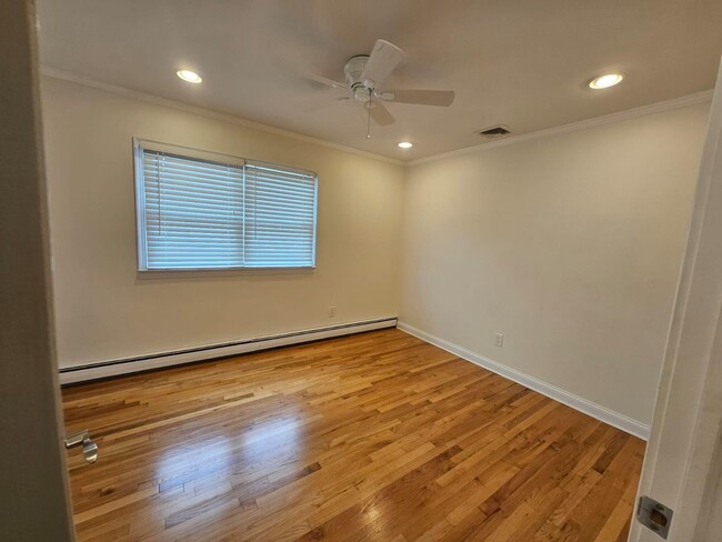 Building Photo - 16 Hollyberry Rd