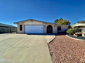 Building Photo - 1305 Vista De Oro Dr