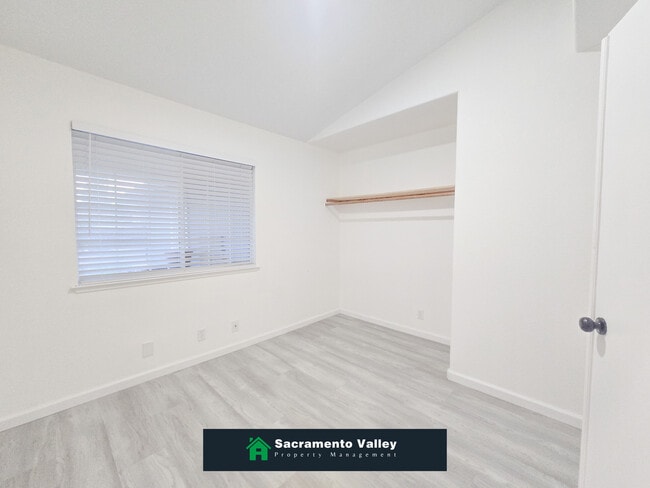 Building Photo - 6916 Shady Woods Way