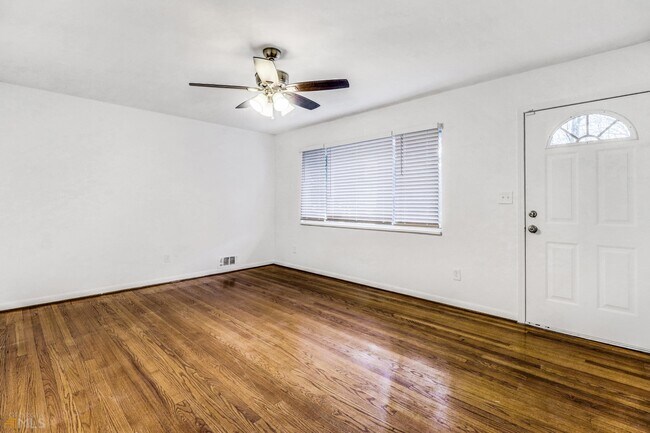 Building Photo - 2537 Bonnybrook Dr SW