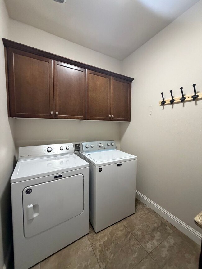 Building Photo - 2710 Orange Tree Dr
