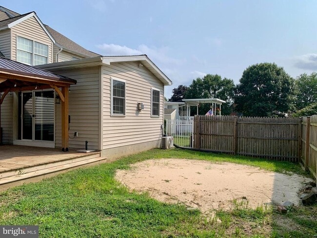 Building Photo - 416 Huntington Dr