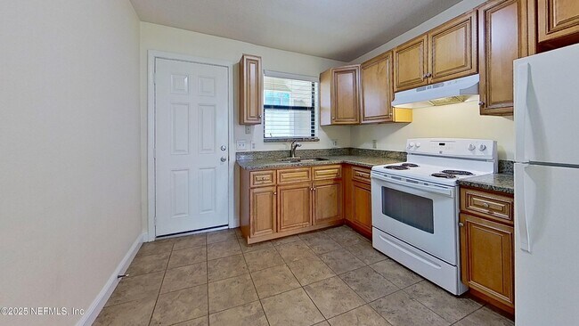 Building Photo - 5148 Floral Bluff Rd