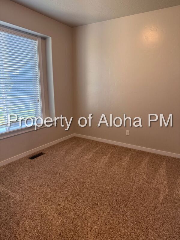 Building Photo - 817 E Ionia Dr
