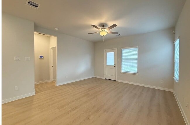 Building Photo - 3914 Flora Fld Dr