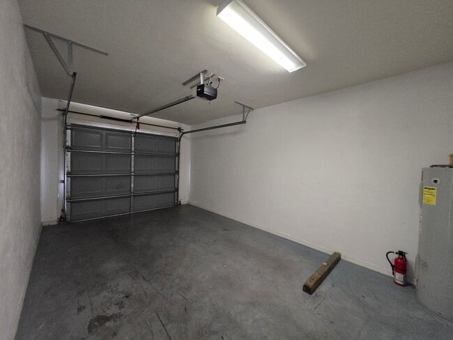 Building Photo - 1571 NW 29th Rd