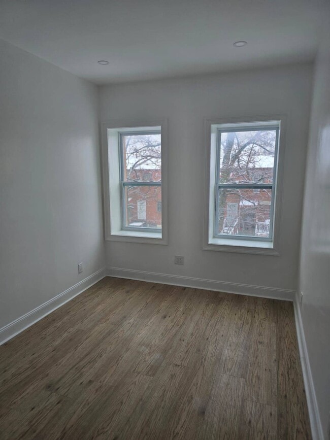 Building Photo - 2050 Strauss St