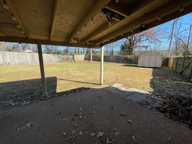 Building Photo - EASTOVER, HARDWOOD FLOORS, DESOTO CENTRAL SCHOOLS!