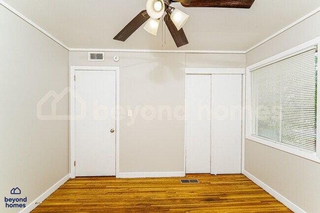 Building Photo - Discover this 3-bedroom, 1.5-bath home in Birmingham’s Spring Lake area!