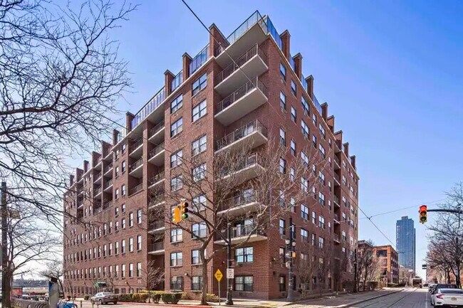 Building Photo - 1 Greene St