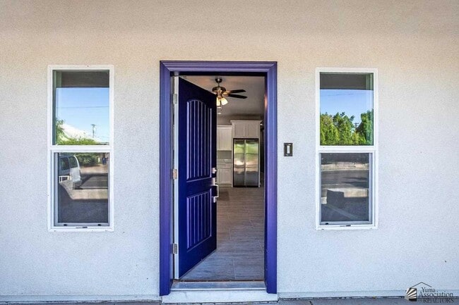 Building Photo - 643 S Orange Ave