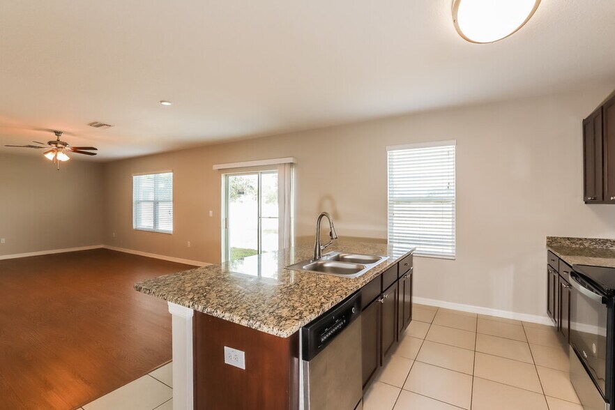 Building Photo - 4011 Bramblewood Loop