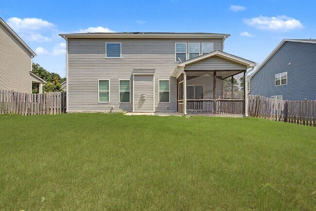Building Photo - 5-Bedroom Home w/ Fenced-in BackYard in Knightdale
