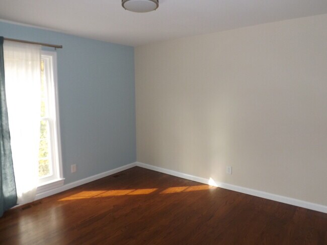 Building Photo - 13485 Coliseum Dr