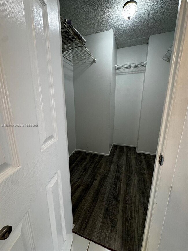 Building Photo - 18061 Biscayne Blvd