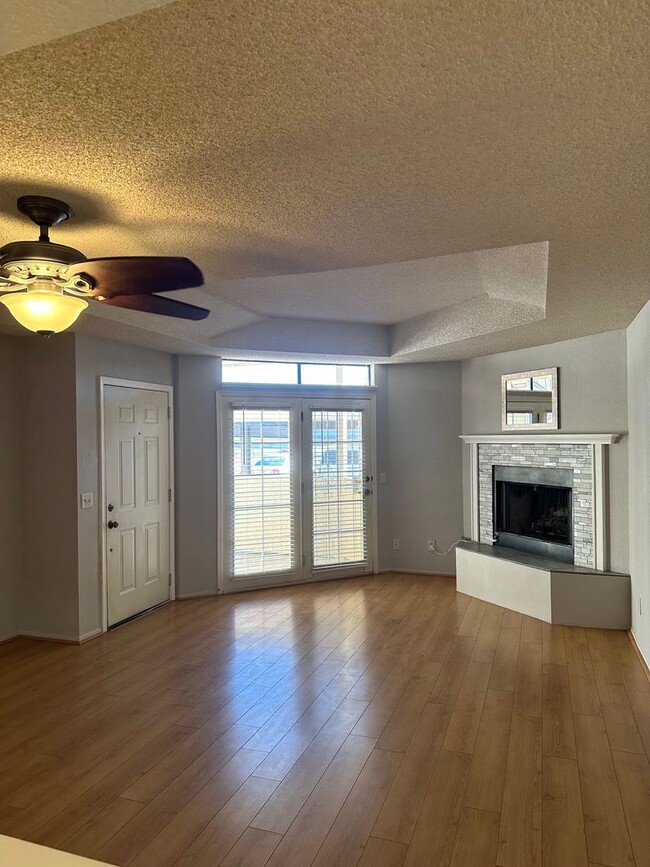 Building Photo - Spacious Remodeled 2 Bed/2Bath Condo!
