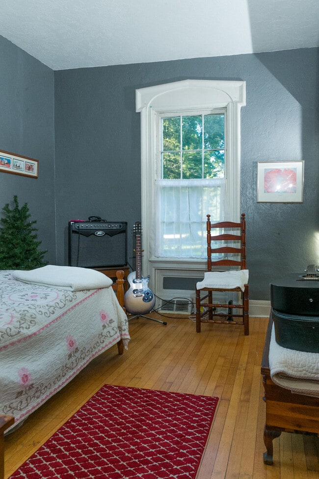 Building Photo - W379N5686 N Lake Rd