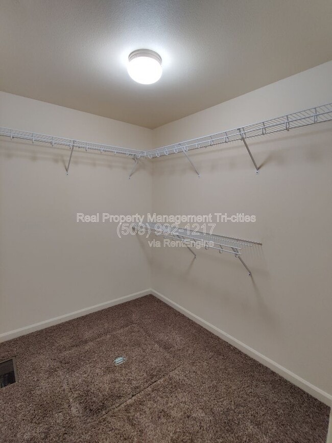 Building Photo - 603 Hilltop View St