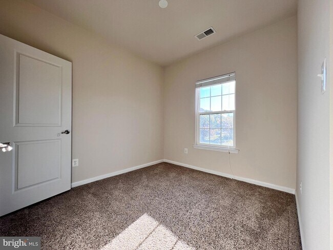 Building Photo - 22730 Autumn Breeze Ave