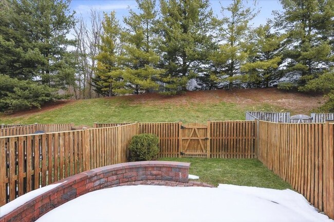 Building Photo - Beautifully maintained townhouse in Lake L...