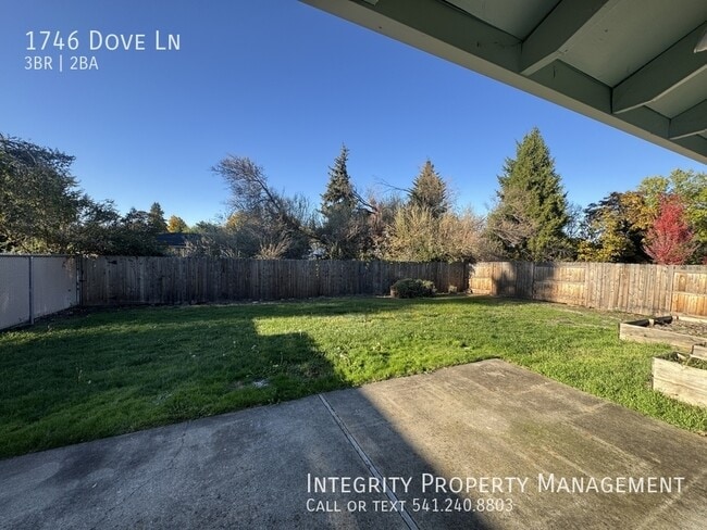 Building Photo - 1746 Dove Ln