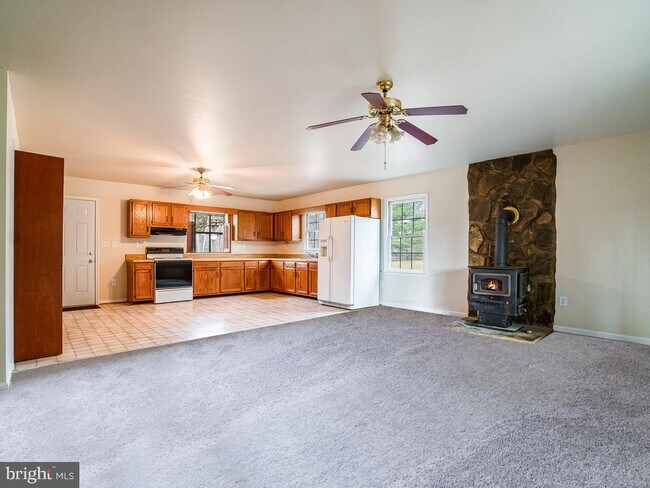 Building Photo - 26185 Independence Rd