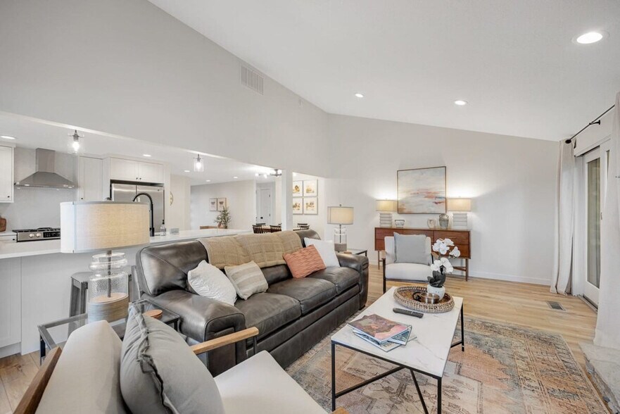 Building Photo - 2890 N Mountain Rd