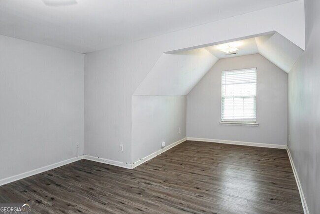 Building Photo - 191 Camellia Way
