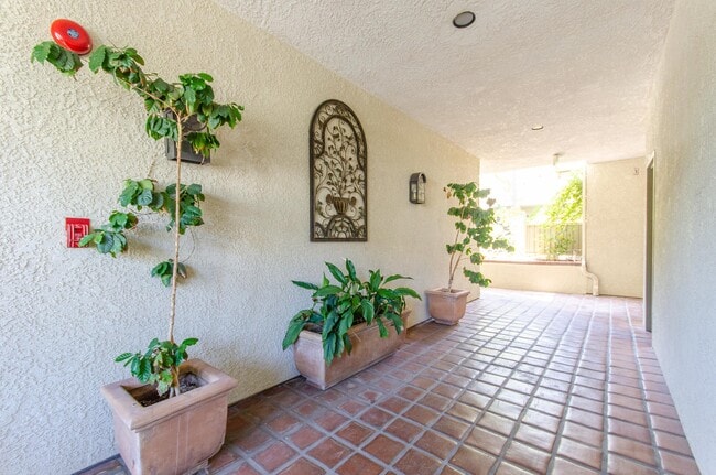 Building Photo - 7007 Glasgow Ave