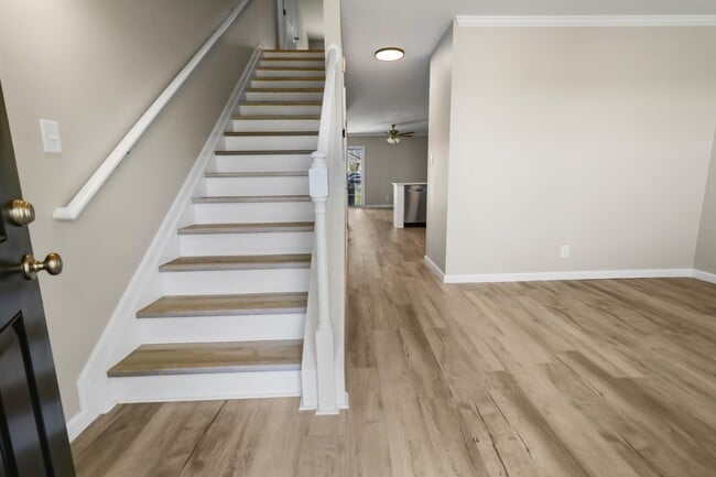 Building Photo - 106 Alexander Blvd