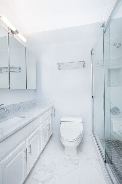 Building Photo - 330 E 38th St