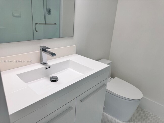 Building Photo - 5161 Collins Ave