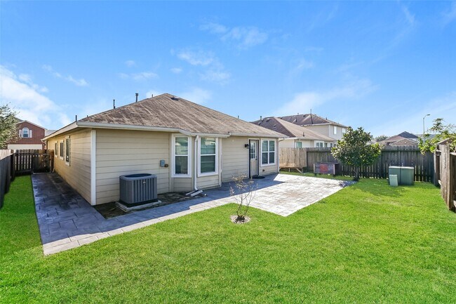 Building Photo - 15011 Mause Creek Dr