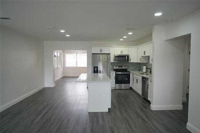 Building Photo - 4202 W Wisconsin Ave