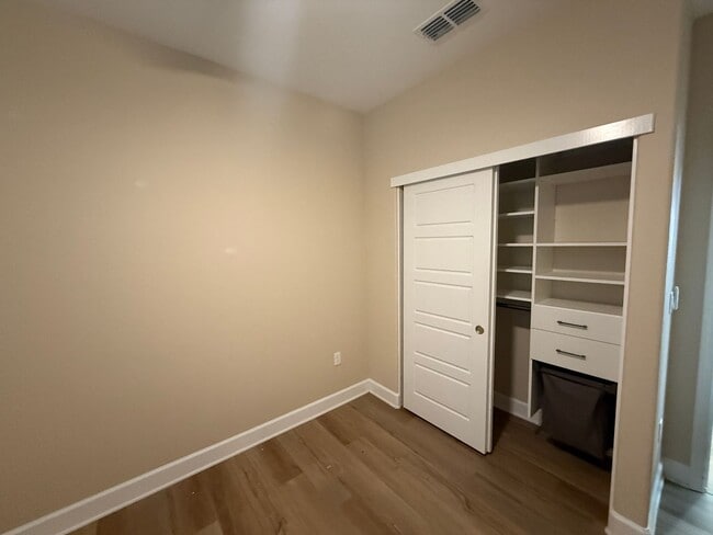 Building Photo - Newer Home in Tthe Northlake Community