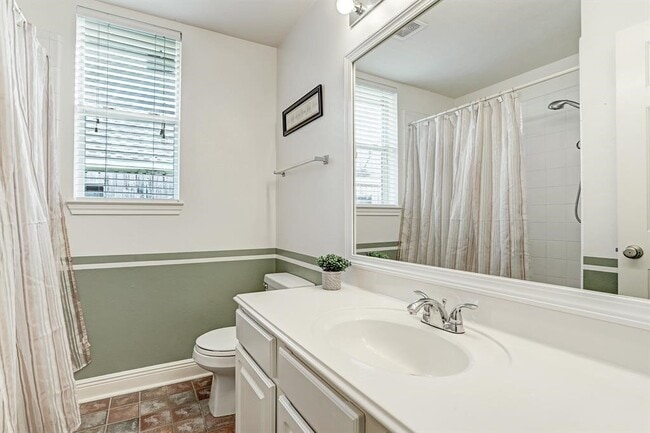 Building Photo - 907 Norfolk Dr