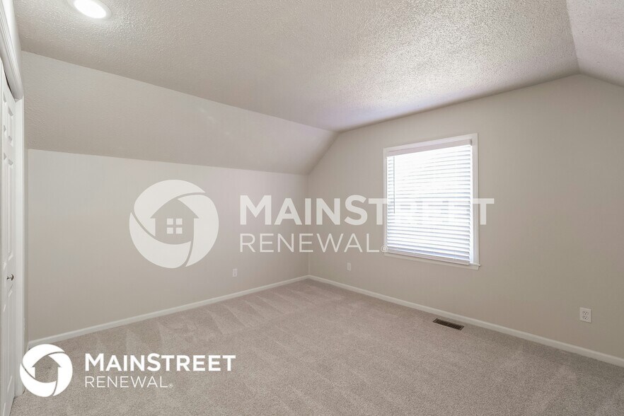 Building Photo - 1122 E Sleepy Hollow Dr