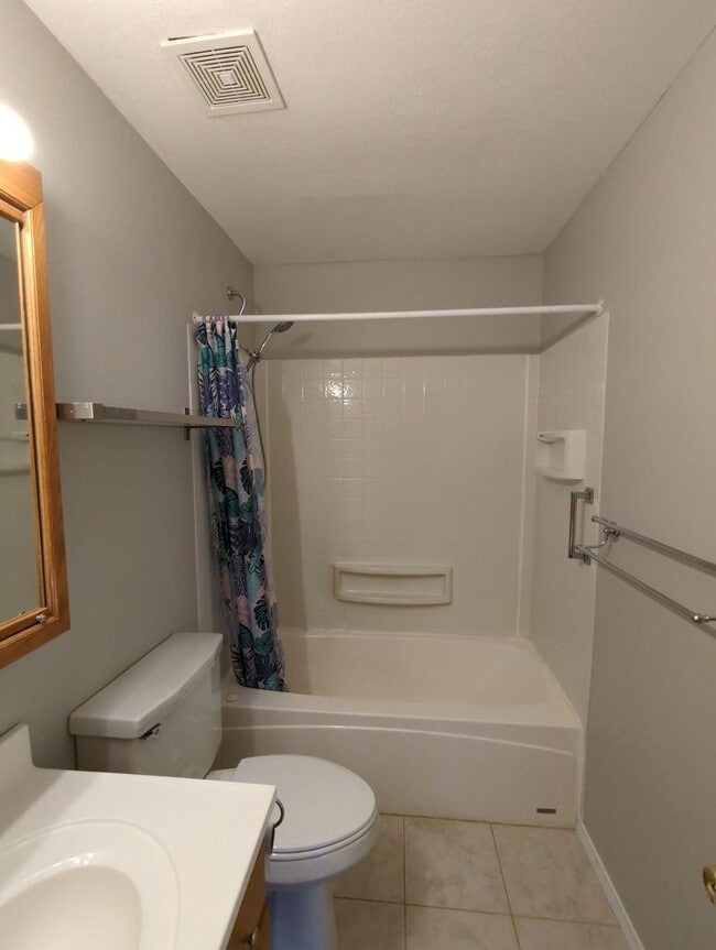 Building Photo - 3 Bedroom House in Harrison