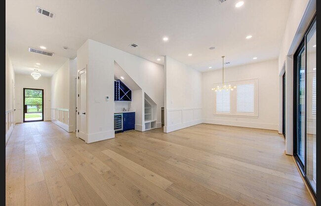Building Photo - 3909 Ella Blvd