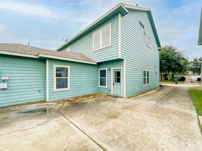 Building Photo - 16771 Mammoth Springs Dr