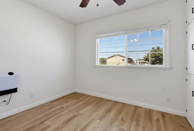 Building Photo - 6633 S Crenshaw Blvd